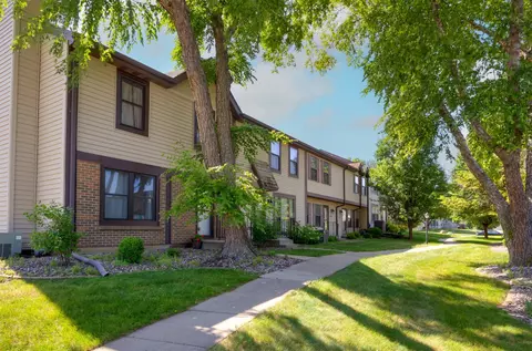 8628 Alpine Dr #C, Urbandale, IA 50322