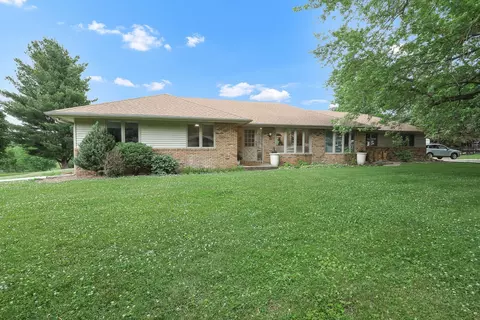 1414 Hazel St, Pella, IA 50219