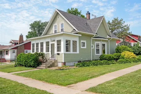 403 E 2nd St S, Newton, IA 50208