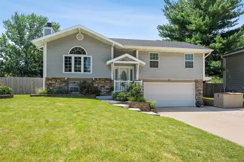 1040 39th St, West Des Moines, IA 50266