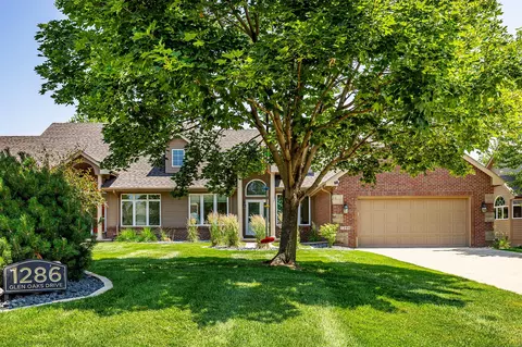 1286 Glen Oaks Dr, West Des Moines, IA 50266