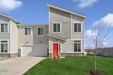 9529 Capstone Ct, West Des Moines, IA 50266