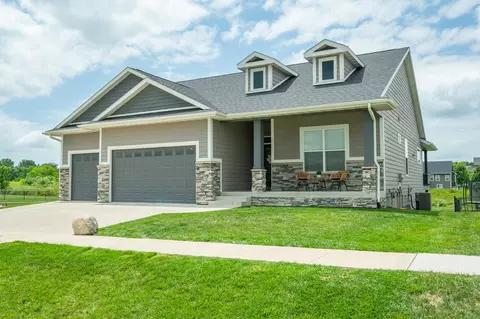 7700 NW 95th Ct, Johnston, IA 50131