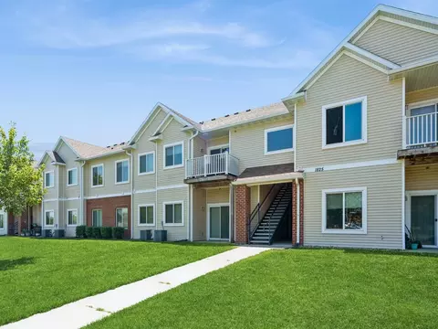 1825 SW White Birch Cir #10, Ankeny, IA 50023