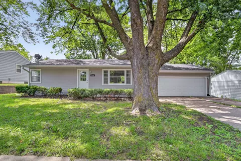 7702 SW 9th St, Des Moines, IA 50315