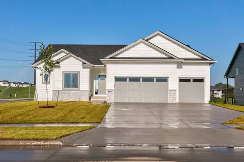 5640 163rd St, Urbandale, IA 50323