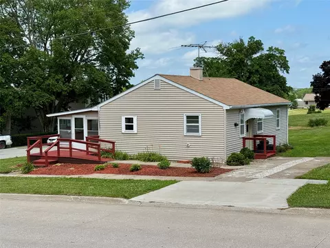 203 N Mill St, North English, IA 52316