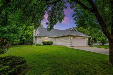 1000 Prairie View Dr, West Des Moines, IA 50266