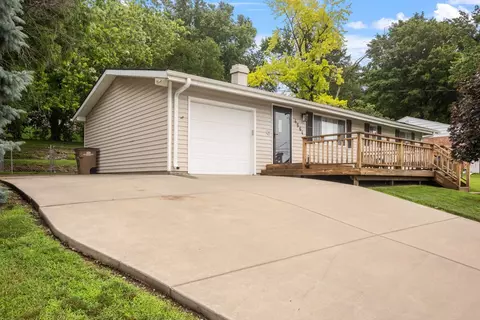 4664 Parkridge Ave, Pleasant Hill, IA 50327