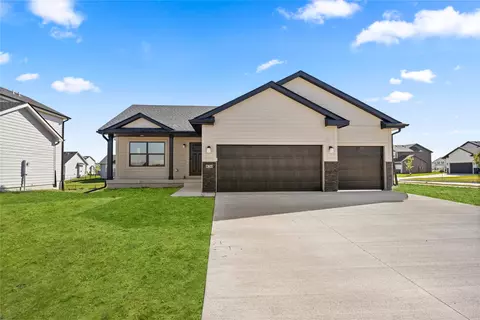 826 31st Ct SW, Altoona, IA 50009