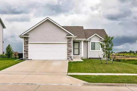 1115 Locust St, Waukee, IA 50263