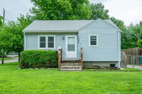 1255 E 27th Ct, Des Moines, IA 50317
