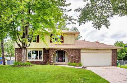 1051 Marcourt Ln, West Des Moines, IA 50266