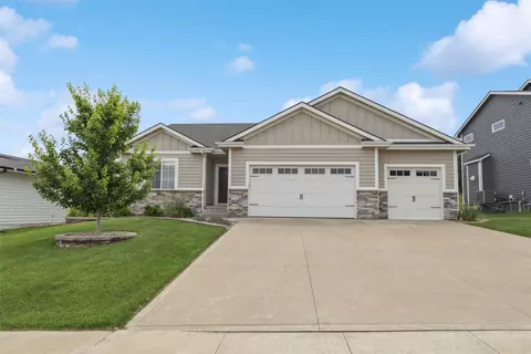 10214 Thorne Dr, West Des Moines, IA 50266