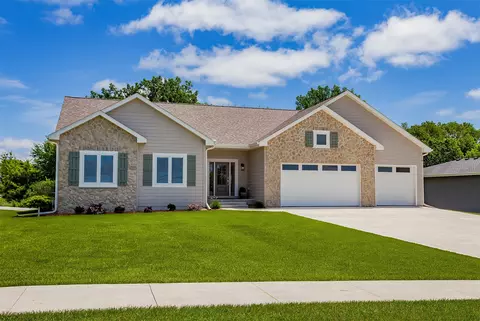 707 Meadow Pointe Ct, Alleman, IA 50007