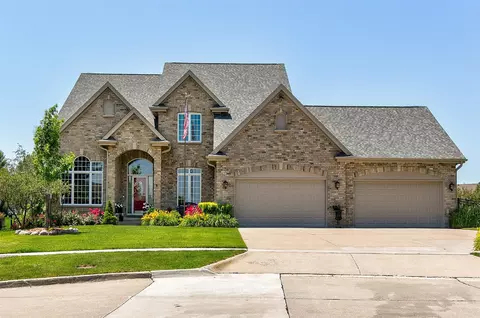 15222 Wilden Dr, Urbandale, IA 50323