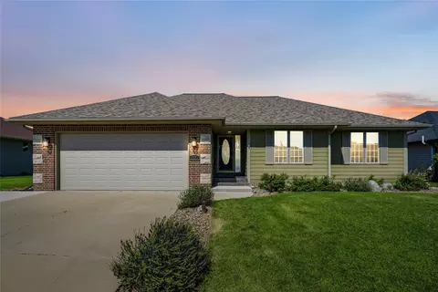 1124 12th Ave SE, Altoona, IA 50009