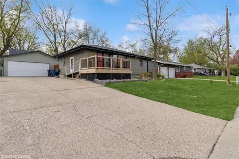 7340 Southview Dr, Des Moines, IA 50315