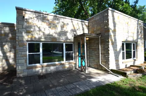 2021 48th St, Des Moines, IA 50310