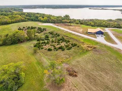 336 Lake Dr, Melrose, IA 52569