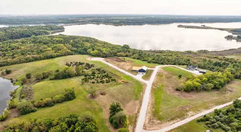 254 Lake Dr, Melrose, IA 52569