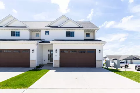 720 Spruce St NW, Bondurant, IA 50035