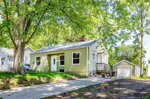 2421 Adams Ave, Des Moines, IA 50310