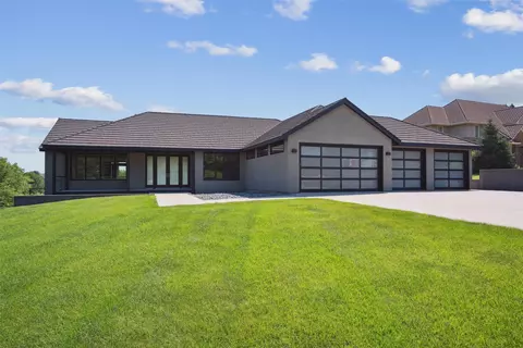 35076 Burgundy Cir, Waukee, IA 50263
