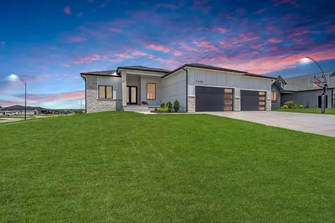 1305 NW 28th St, Grimes, IA 50111