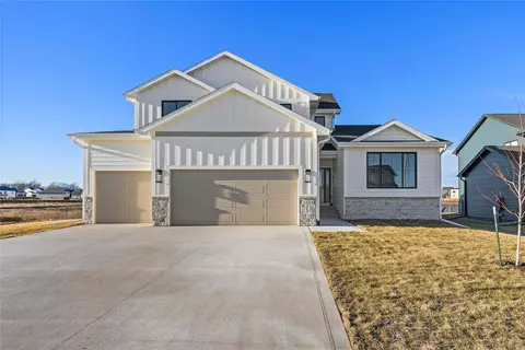 1335 NW Yorktown Dr, Waukee, IA 50263