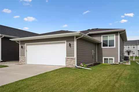 137 Wilder Ln, Ames, IA 50014