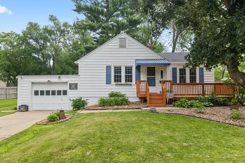 1083 66th St, Windsor Heights, IA 50324