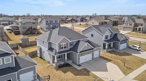 270 NE Prairie Wolf Dr, Waukee, IA 50263