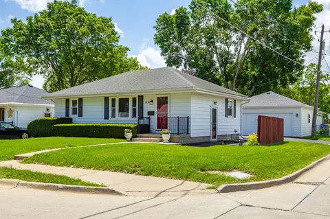 2536 E 41st Ct, Des Moines, IA 50317