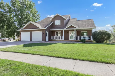1344 E 6th St, Pella, IA 50219