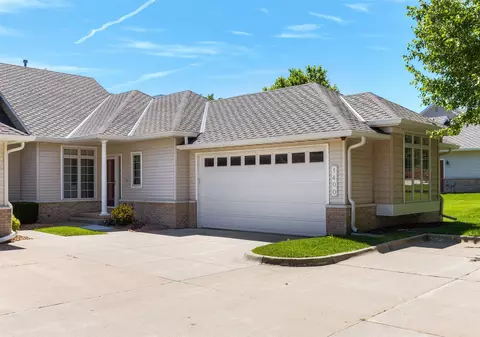 1400 NW 141st St, Clive, IA 50325