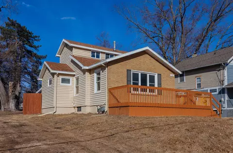 703 Maxwelton Dr, Des Moines, IA 50315