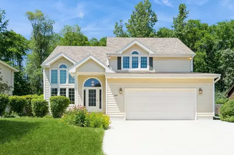 2455 Scenic Valley Dr, West Des Moines, IA 50265