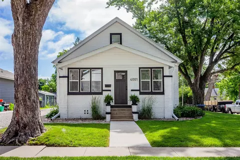 4001 69th St, Urbandale, IA 50322