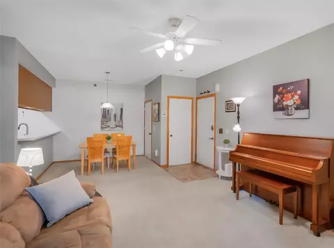8601 Westown Pkwy #16109, West Des Moines, IA 50266