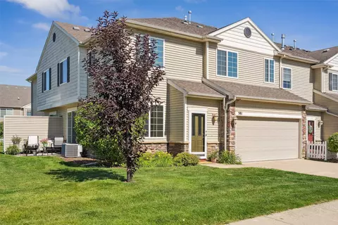 581 85th St, West Des Moines, IA 50266