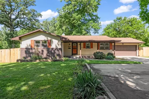 1516 73rd St, Windsor Heights, IA 50324