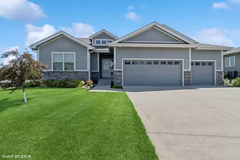 1337 S 7th St, Adel, IA 50003