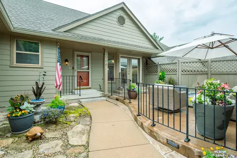 2006 Maple Cir, West Des Moines, IA 50265