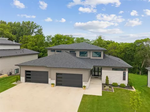 17685 Townsend Dr, Clive, IA 50325