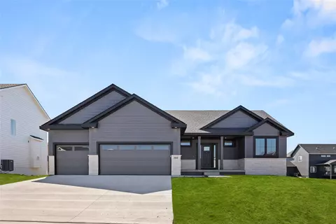 350 NW Ashley Ave, Waukee, IA 50263