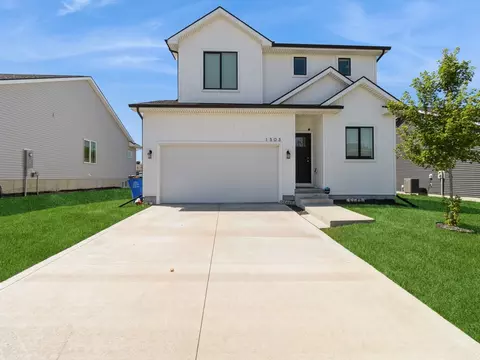 1503 E Franklin Ave, Indianola, IA 50125