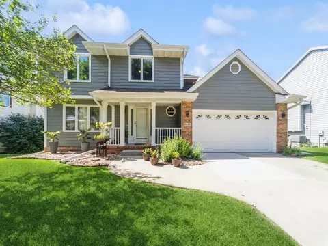 3436 Valley View Dr, West Des Moines, IA 50265