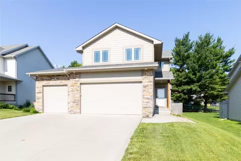 1031 Norwood Ct, Norwalk, IA 50211