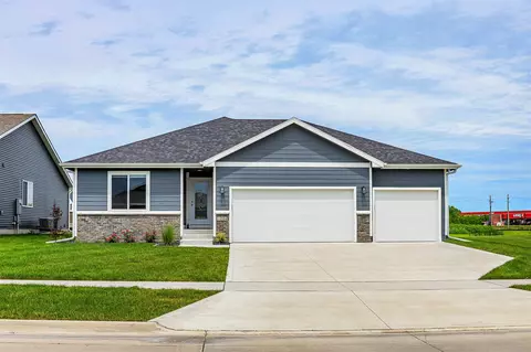1004 Westridge St SW, Bondurant, IA 50035